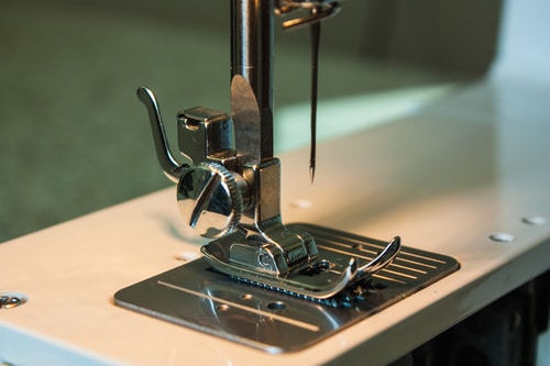 Are Sewing Machine Needles Universal