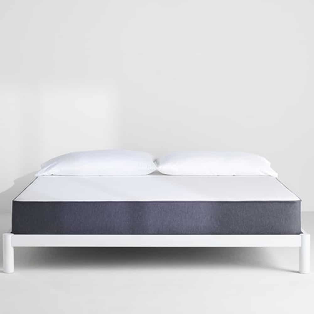 Casper bed with two pillows