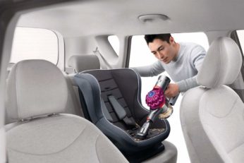 cleaning car seat with Dyson V7 Motorhead